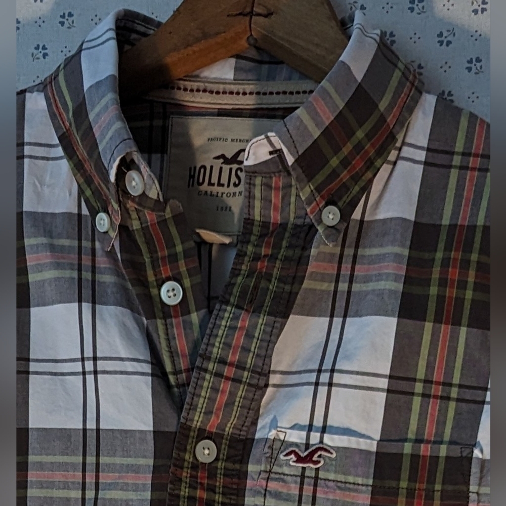 Hollister Mens shirt size small cotton plaid brown green red white pocket